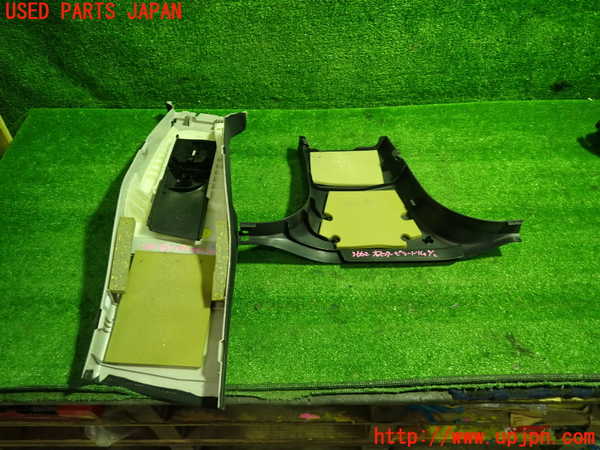 1UPJ-9236627665]ベンツ CLS350 C218(218359)右センターピラートリム 中古_2