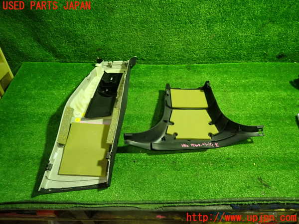 1UPJ-9236627670]ベンツ CLS350 C218(218359)左センターピラートリム 中古_2