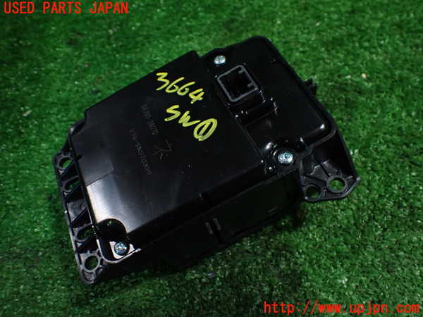 1UPJ-9236646306]レクサス・RC F(USC10)スイッチ1 (ナビ MENU) 中古_2