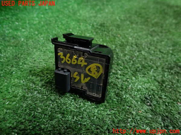 1UPJ-9236646313]レクサス・RC F(USC10)スイッチ8 (チルト) 中古_2