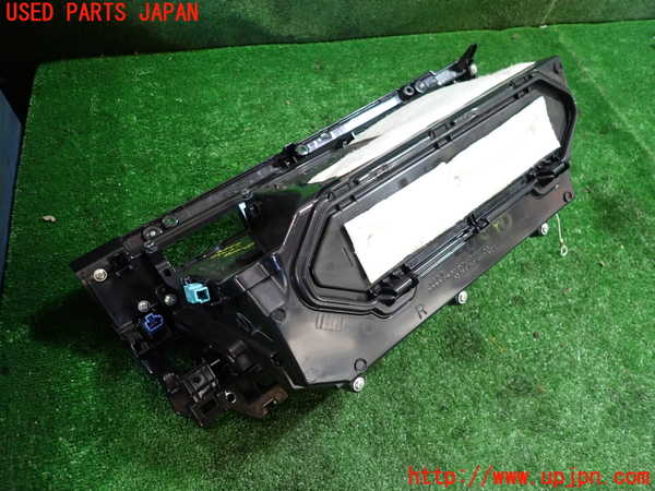 1UPJ-9236647516]レクサス・RC F(USC10)グローブボックス1 中古_3