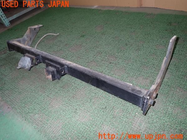 3UPJ=9236660043]ハイエースワゴン(KZH100G)社外 ヒッチメンバー トレーラーヒッチ 7極ヒッチコンセント付き 中古_3