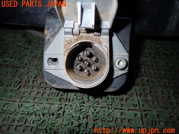 3UPJ=9236660043]ハイエースワゴン(KZH100G)社外 ヒッチメンバー トレーラーヒッチ 7極ヒッチコンセント付き 中古_4