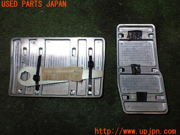 3UPJ=9236660630]ハイエースワゴン(KZH100G)autolook オートルック ペダルカバー ブレーキ アクセル 中古_4