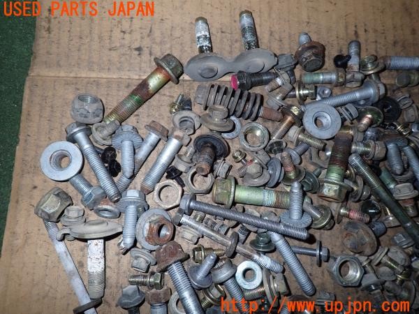 3UPJ=9236660720]ハイエースワゴン(KZH100G)ネジ・ナット・ステー類 セット ジャンク_5