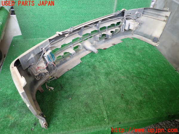 1UPJ-9236661010]ハイエースワゴン100系(KZH100G)フロントバンパー 中古_5