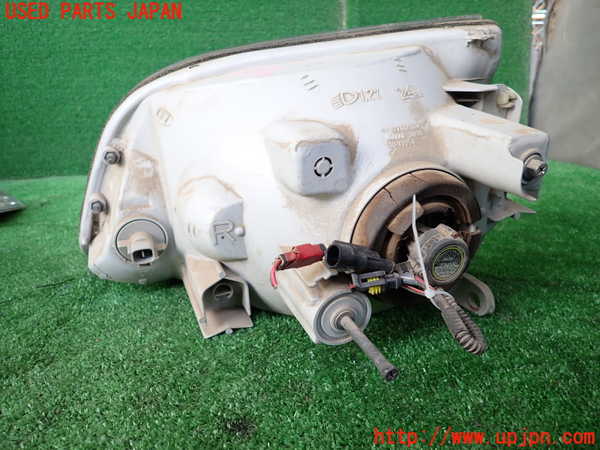 1UPJ-9236661130]ハイエースワゴン100系(KZH100G)右ヘッドライト ハロゲン 中古_2