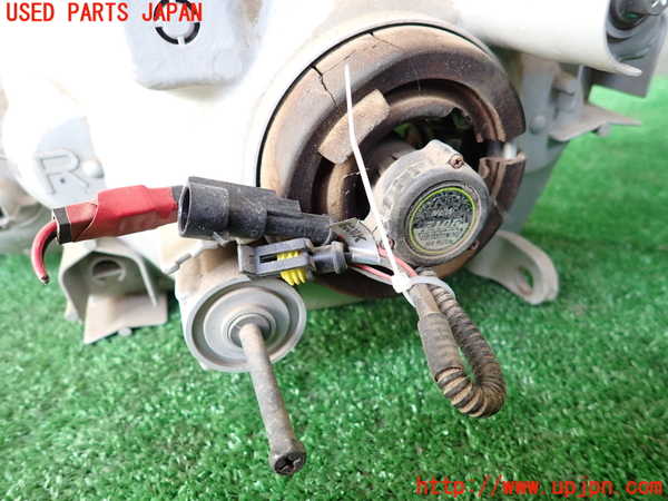 1UPJ-9236661130]ハイエースワゴン100系(KZH100G)右ヘッドライト ハロゲン 中古_3