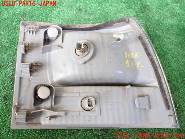 1UPJ-9236661152]ハイエースワゴン100系(KZH100G)左コーナーランプ 中古_2
