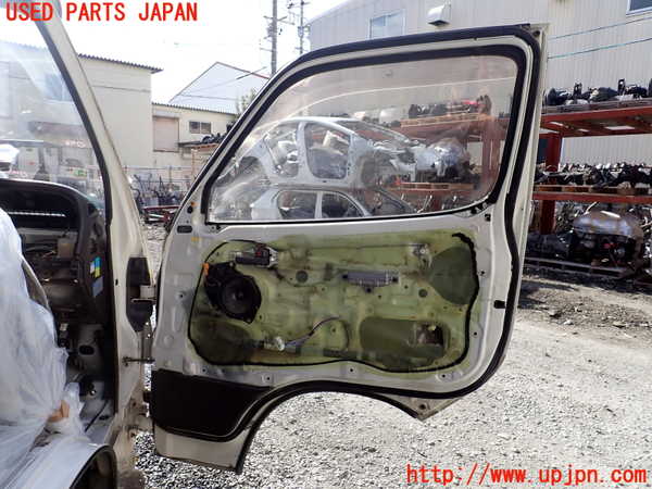 1UPJ-9236661230]ハイエースワゴン100系(KZH100G)右前ドア 中古 ASAHI M2T4 43R-00034_2