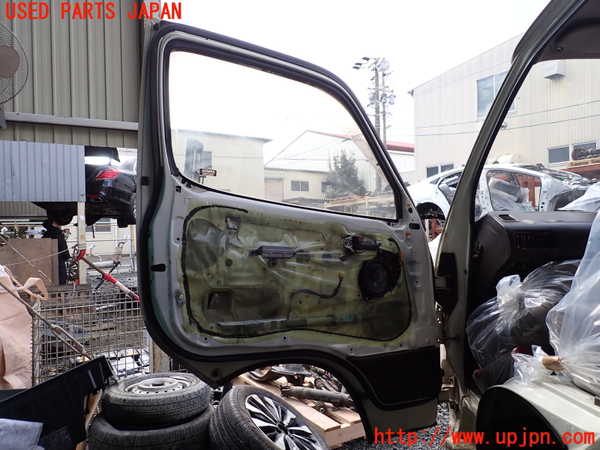 1UPJ-9236661260]ハイエースワゴン100系(KZH100G)左前ドア 中古_2