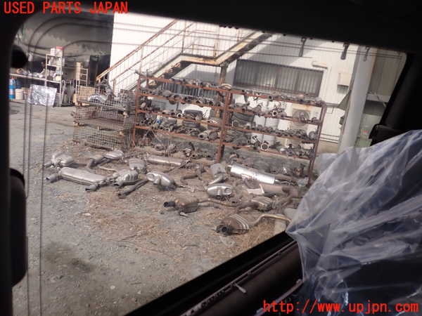 1UPJ-9236661380]ハイエースワゴン100系(KZH100G)右クォーターガラス 中古 ASAHI M2A55_2