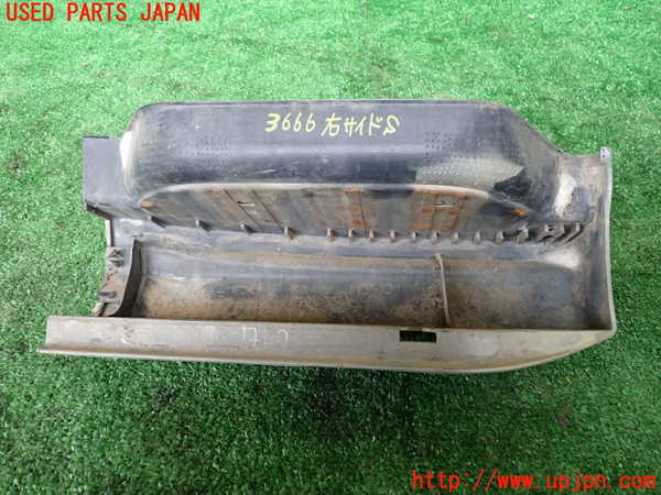 1UPJ-9236661390]ハイエースワゴン100系(KZH100G)右サイドステップ 中古_2
