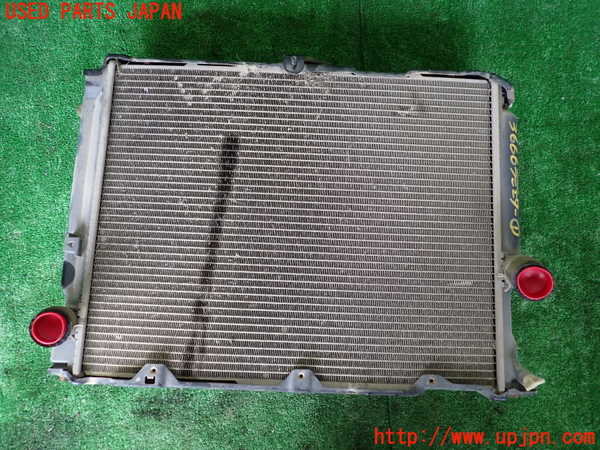 1UPJ-9236662321]ハイエースワゴン100系(KZH100G)ラジエーター1(AT用メイン) 中古_2