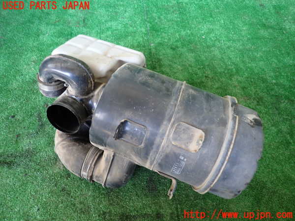 1UPJ-9236662560]ハイエースワゴン100系(KZH100G)エアクリーナーボックス 中古_2