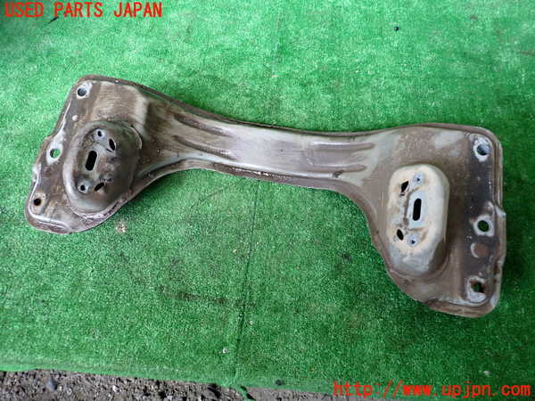1UPJ-9236665285]ハイエースワゴン100系(KZH100G)フロントメンバー 中古_2