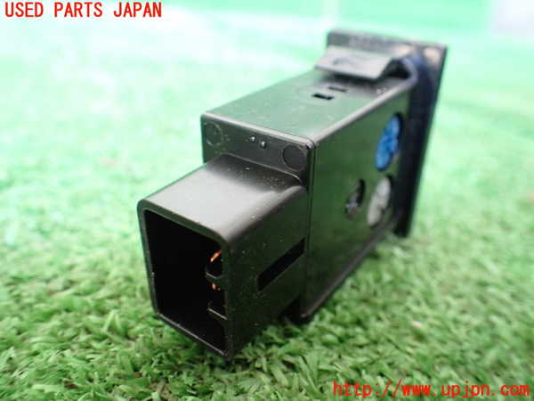 1UPJ-9236666306]ハイエースワゴン100系(KZH100G)スイッチ1(AC100V) 中古_2