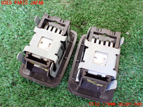 1UPJ-9236666308]ハイエースワゴン100系(KZH100G)スイッチ3(カーテン) 中古_2