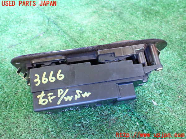 1UPJ-9236666240]ハイエースワゴン100系(KZH100G)右前パワーウィンドウスイッチ 中古_2