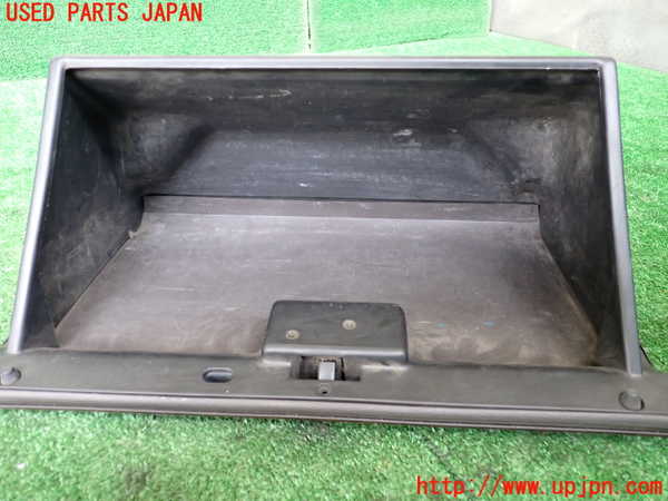 1UPJ-9236667516]ハイエースワゴン100系(KZH100G)グローブボックス1 中古_3