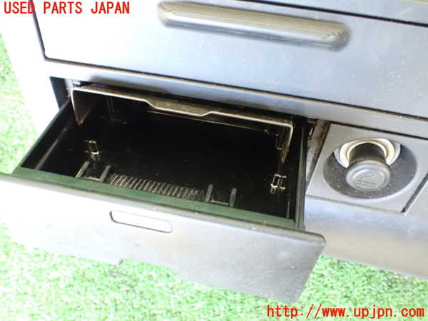 1UPJ-9236667821]ハイエースワゴン100系(KZH100G)灰皿1 中古_2