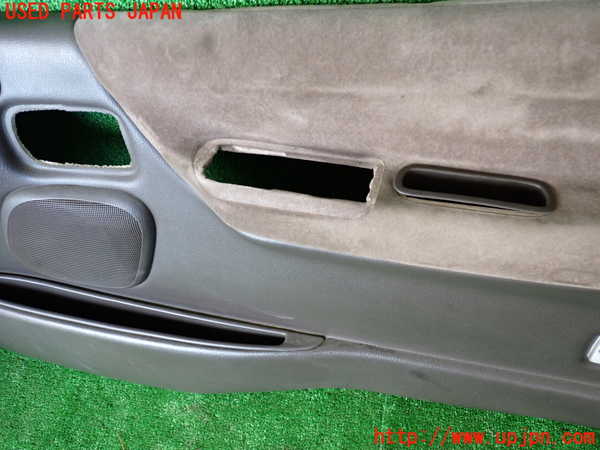 1UPJ-9236661234]ハイエースワゴン100系(KZH100G)右前ドア内張り 中古_2