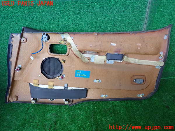 1UPJ-9236661264]ハイエースワゴン100系(KZH100G)左前ドア内張り 中古_3