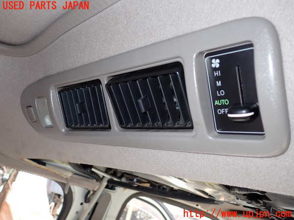 1UPJ-9236666412]ハイエースワゴン100系(KZH100G)ルームランプ2(2列目天井) 中古_3