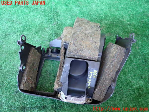 1UPJ-9236667810]ハイエースワゴン100系(KZH100G)ドリンクホルダー 中古_2