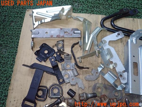 3UPJ=9236670720]アルファロメオ 147 GTA セレスピード(937AXL)前期 ネジ・ナット・ステー類 セット ジャンク_2