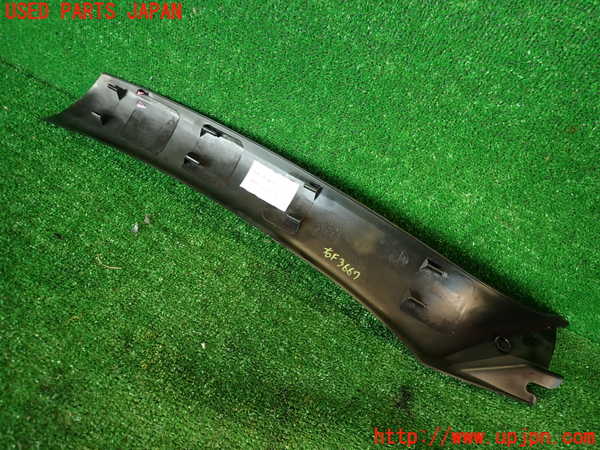 2UPJ-9236677655]アルファロメオ・147 GTA(937AXL)右フロントピラートリム 中古_3