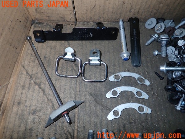 3UPJ=9236680720]BMW 525i(NU25 E60)後期 ネジ・ナット・ステー類 セット ジャンク_2