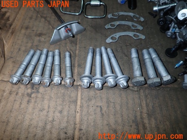 3UPJ=9236680720]BMW 525i(NU25 E60)後期 ネジ・ナット・ステー類 セット ジャンク_3