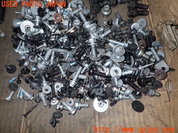 3UPJ=9236680720]BMW 525i(NU25 E60)後期 ネジ・ナット・ステー類 セット ジャンク_5