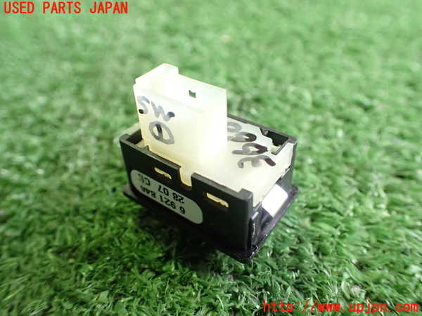 2UPJ-9236686306]BMW 525i(NU25)(E60)スイッチ1 (トランク) 中古_2