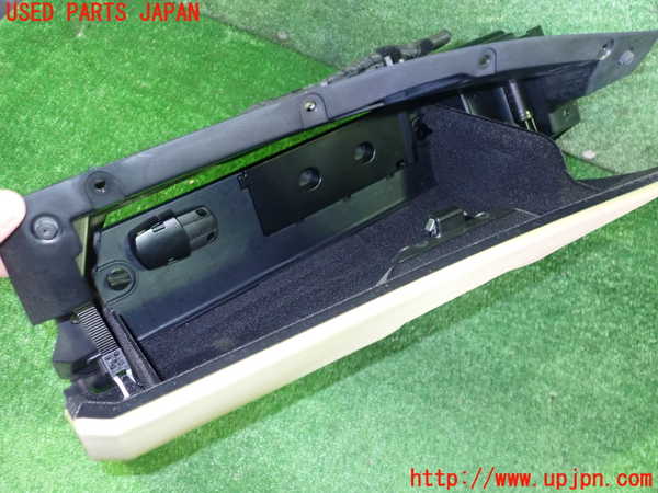 2UPJ-9236687516]BMW 525i(NU25)(E60)グローブボックス1 中古_5