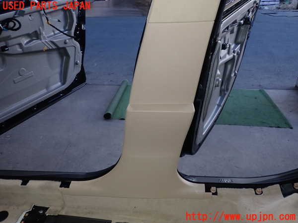 2UPJ-9236687665]BMW 525i(NU25)(E60)右センターピラートリム 中古_2