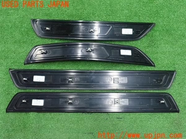 3UPJ=9236700616]BMW 523d ツーリング(MX20 F11)純正 スカッフプレート 中古_5