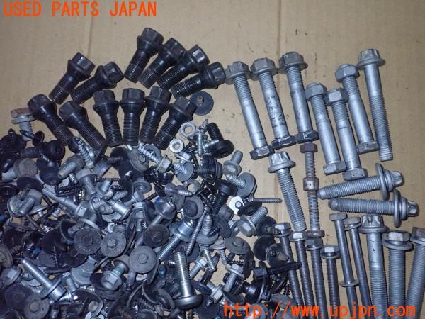 3UPJ=9236700720]BMW 523d ツーリング(MX20 F11)前期 ネジ・ナット・ステー類 セット ジャンク_2