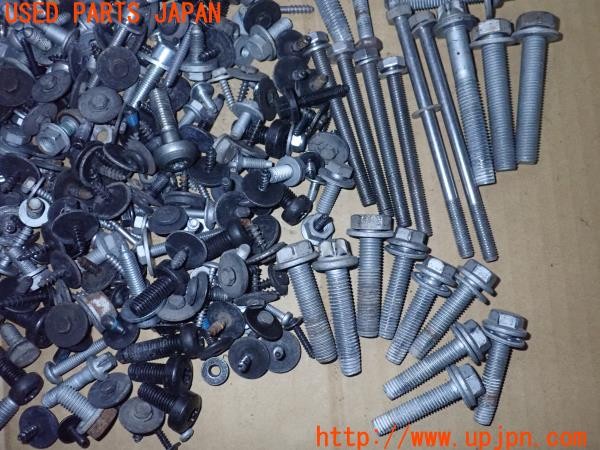 3UPJ=9236700720]BMW 523d ツーリング(MX20 F11)前期 ネジ・ナット・ステー類 セット ジャンク_3