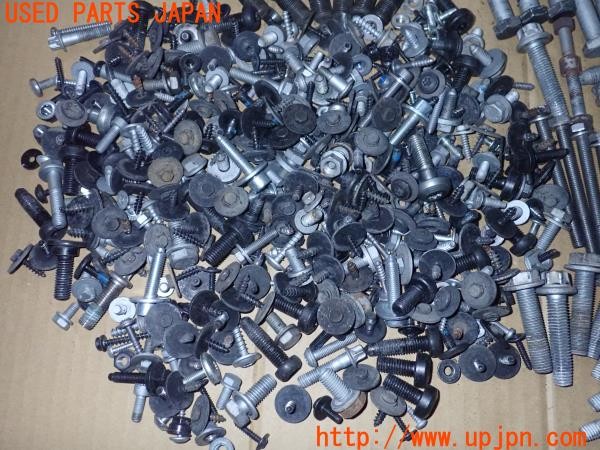 3UPJ=9236700720]BMW 523d ツーリング(MX20 F11)前期 ネジ・ナット・ステー類 セット ジャンク_4