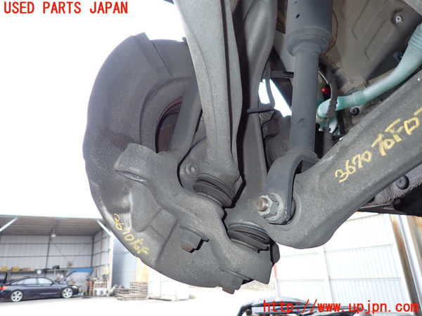 2UPJ-9236704290]BMW 523d ツーリング F11(MX20)右フロントナックルハブ 中古_2