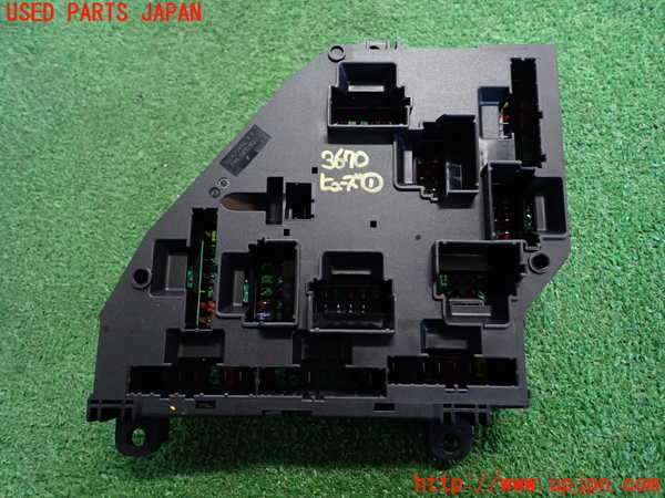 2UPJ-9236706741]BMW 523d ツーリング F11(MX20)ヒューズボックス1(室内運転席側) 中古_2