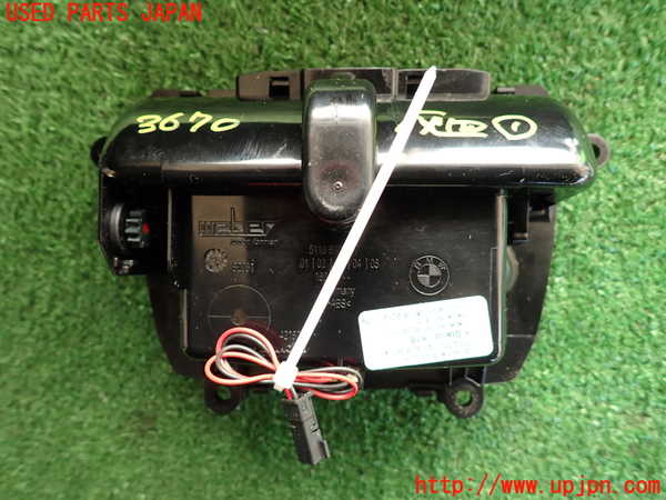 2UPJ-9236707821]BMW 523d ツーリング F11(MX20)灰皿1 中古_3