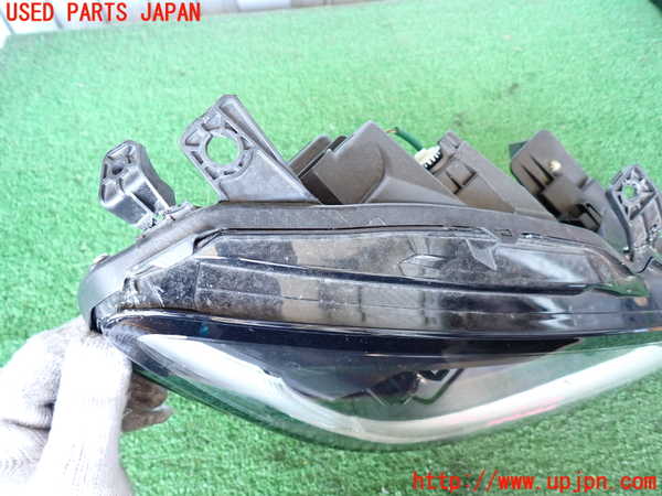 2UPJ-9236711130]GR86(BRZ)(ZN8)右ヘッドライト LED (ジャンク品) 中古_2