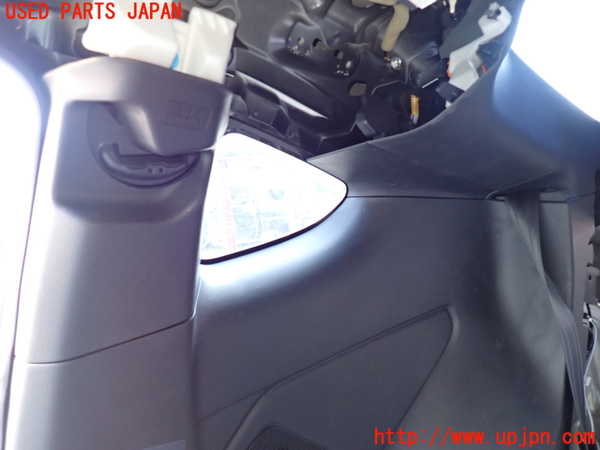 2UPJ-9236717675]GR86(BRZ)(ZN8)右リアピラートリム 中古_2