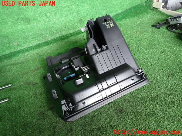 2UPJ-9236727516]DSオートモビルズ・DS 3(DS3 クロスバック)(D34HN05)グローブボックス1 中古_2