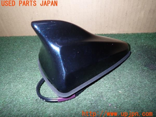 3UPJ=9236760510]エクストレイル ハイブリッド(HNT32)純正 アンテナベース 社外シャークアンテナ 中古_2
