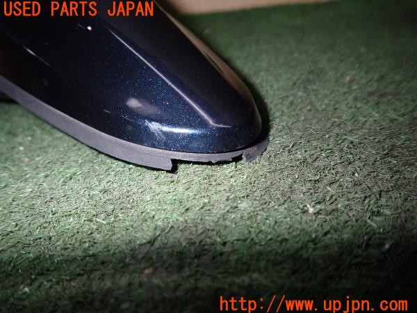 3UPJ=9236760510]エクストレイル ハイブリッド(HNT32)純正 アンテナベース 社外シャークアンテナ 中古_3