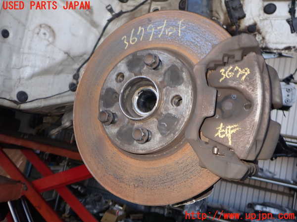 2UPJ-9236794290]BMW X1(HT20)右フロントナックルハブ 中古 (F48)_2